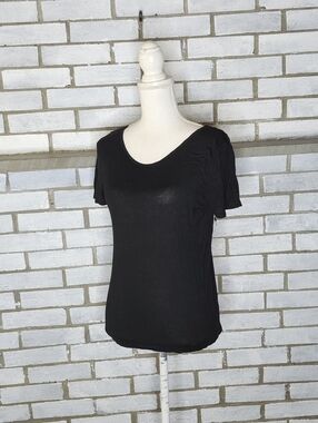 • Neon Moon Women's Short Sleeve Back V-Neck Fringe T-Shirt Size XS Black